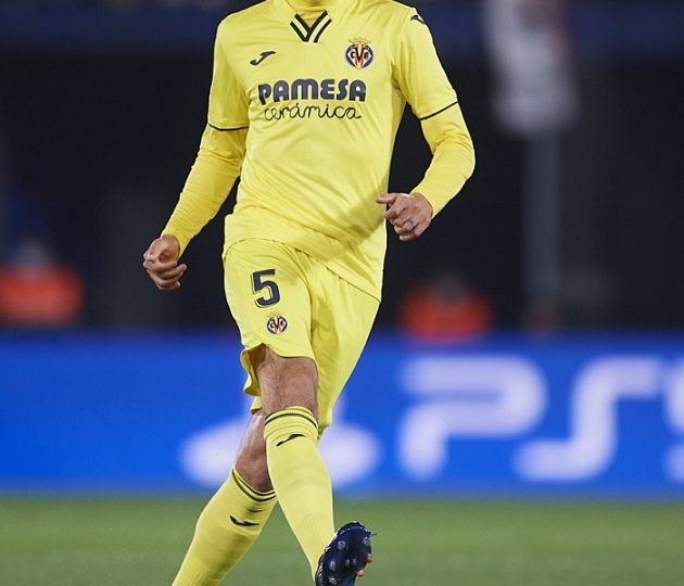 Barcelona turn to cut-price swoop for Villarreal midfielder Dani Parejo
