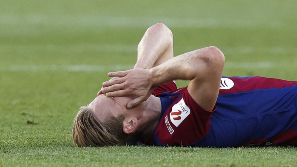 Injured De Jong out until international break, says Barca’s Xavi