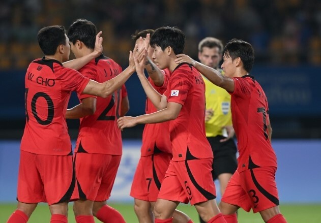 PSG's Lee helps Korea Republic set up q-final clash with China PR