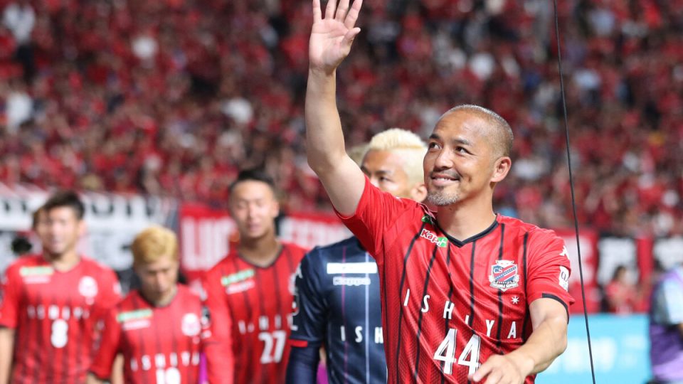 Shinji Ono, a Japanese football player and J1 League club Consadole Sapporo MF, waves to the audience at Sapporo Dome in Sapporo City, Hokkaido Prefecture on August 10, 2019, the last match before the transfer to FC Ryukyu in Okinawa Prefecture. 39-year-old Ono belonged to Urawa Red Diamonds, Feyenoord Rotterdam in Netherland, VfL Bochum in Germany, Shimizu S-Pulse and Western Sydney Wanderers Football Club in Australia. Consadole Sapporo won J2 in 2016 after Ono joined in 2014. In 2018, Consadole Sapporo jumped to fourth place, the highest in club history, at J1. FC Ryukyu, the first challenge of J2 this season, is currently placed 17th place, but individual potential is high, such as winning four consecutive wins from the start. Shinji Ono is expected to play an active role.   ( The Yomiuri Shimbun ) (Photo by Takuya Matsumoto / Yomiuri / The Yomiuri Shimbun via AFP)