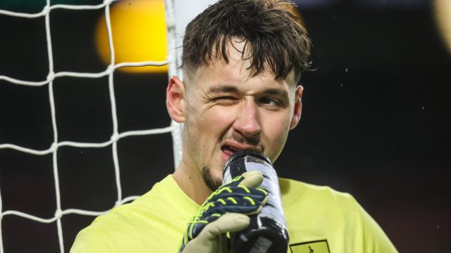 James Trafford of Burnley takes a drink during the Sky Bet Championship match Burnley vs Middlesbrough at Turf Moor, Burnley, United Kingdom, 6th December 2024 — Photo by operations@newsimages.co.uk