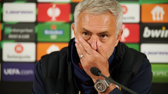 ZAPORIZHZHIA, UKRAINE - SEPTEMBER 28, 2021: JOSE MOURINHO in conference press. The UEFA Conference League match between FC Zorya Luhansk vs AC Roma — Photo by vitaliivitleo