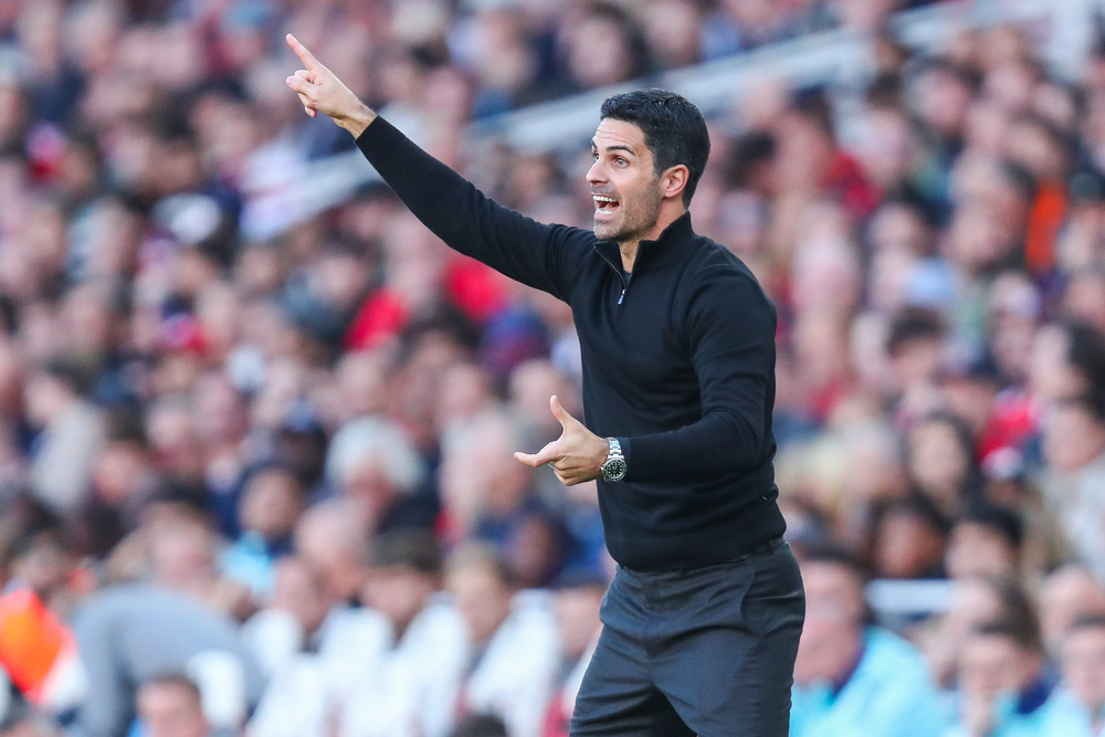 Mikel Arteta of Arsenal gives the team instructions during the Premier League match Arsenal vs Southampton at Emirates Stadium, London, United Kingdom, 5th October 202 — Photo by operations@newsimages.co.uk
