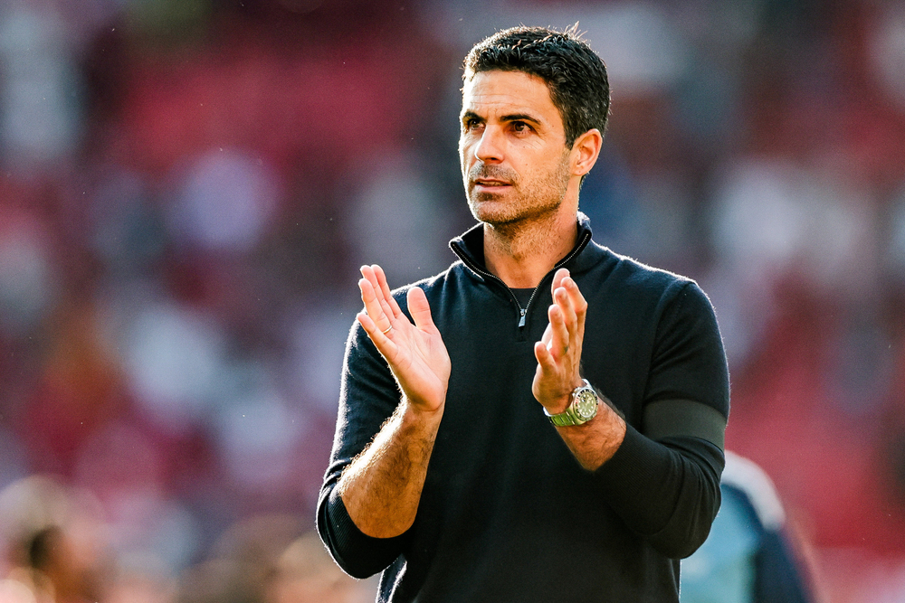 Mikel Arteta of Arsenal acknowledges the fans after the teams victory following the Premier League match Manchester United vs Arsenal at Old Trafford, Manchester, United Kingdom, 17th August 2025 — Photo by operations@newsimages.co.uk