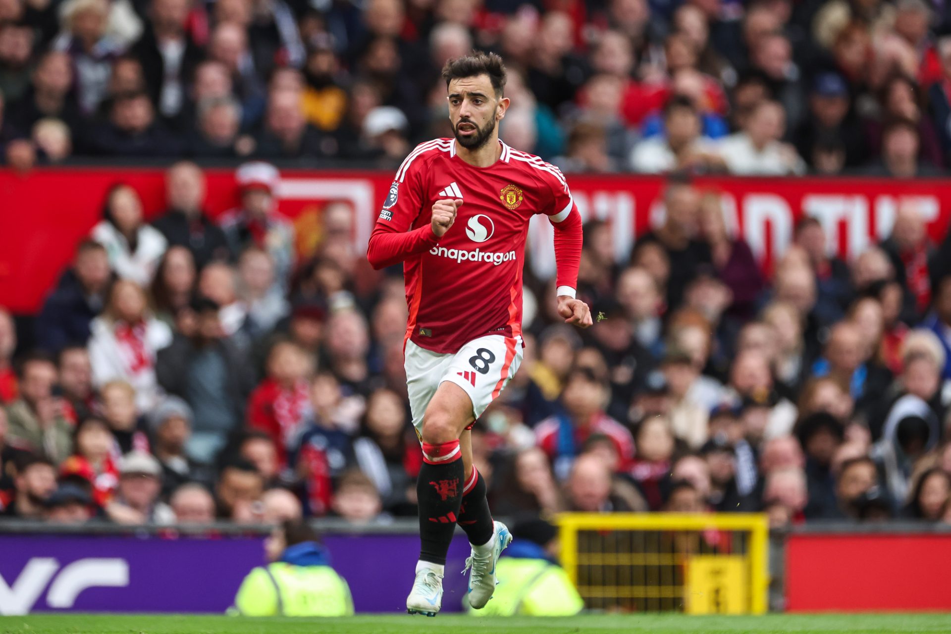 Bruno Fernandes of Manchester United during the Premier League match Manchester United vs Tottenham Hotspur at Old Trafford, Manchester, United Kingdom, 29th September 2024 — Photo by operations@newsimages.co.uk