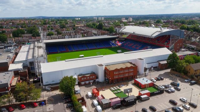 LONDON, UK - AUGUST 5, 2025 - Aerial view of Selhurst Park, home of Crystal Palace FC, showing the stadium and surrounding area on a sunny summer day — Photo by 4kclips