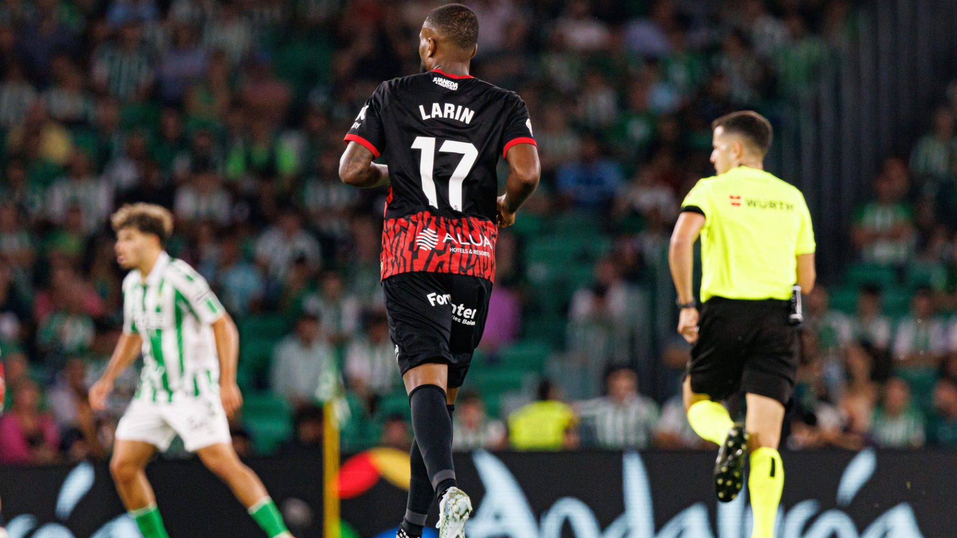 Cyle Larin during LaLiga EASPORTS game between teams of Real Betis Balompie and RCD Mallorca at Estadio Benito Villamarin (Maciej Rogowski) — Photo by mrogowski_photography