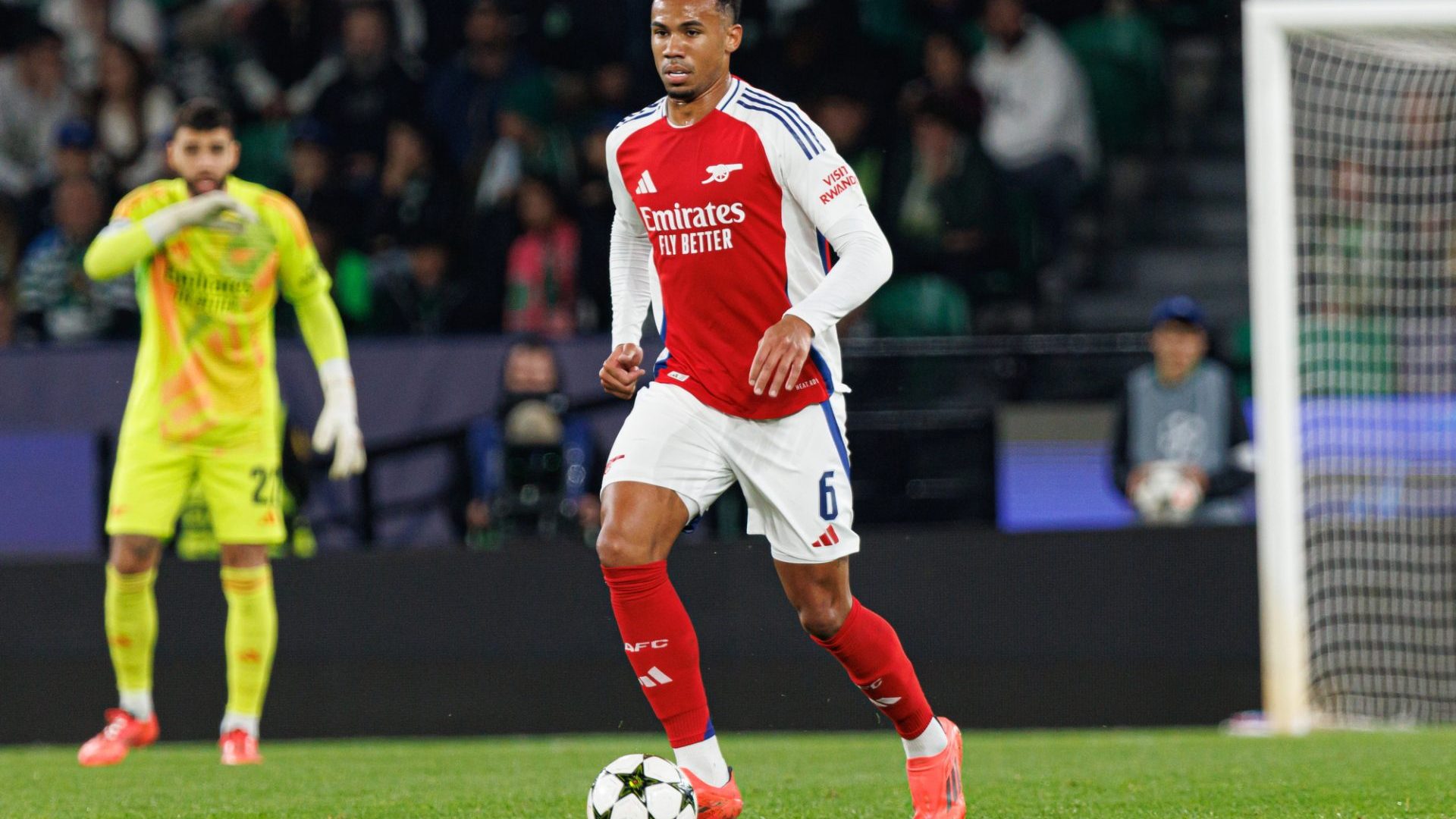 Gabriel Magalhaes seen during UEFA Champions League game between teams of Sporting CP and Arsenal FC (Maciej Rogowski) — Photo by mrogowski_photography