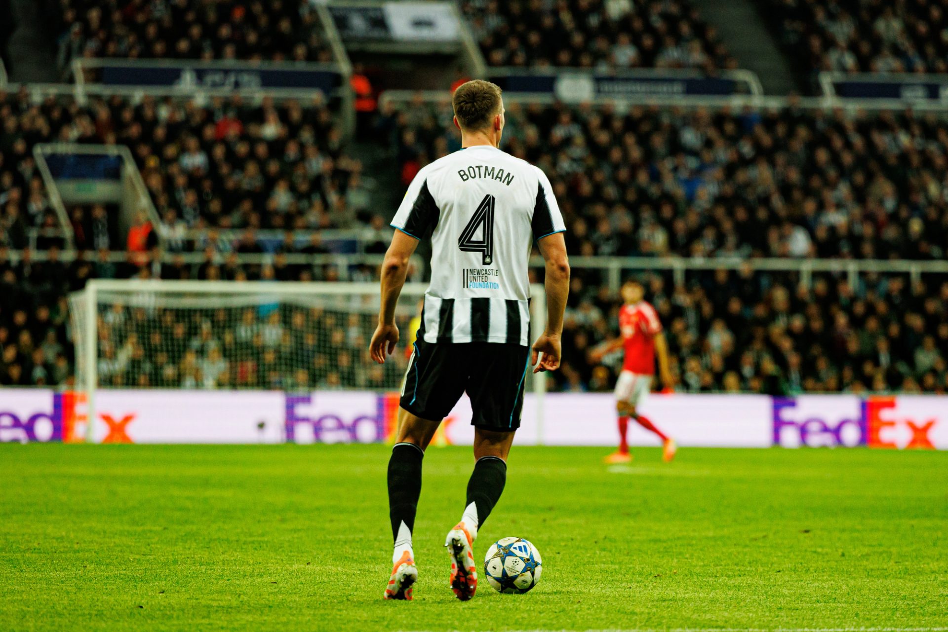 Sven Botman seen during Champions League league phase game between Newcastle United FC and SL Benfica (Maciej Rogowski/Ball Raw Images) — Photo by mrogowski_photography