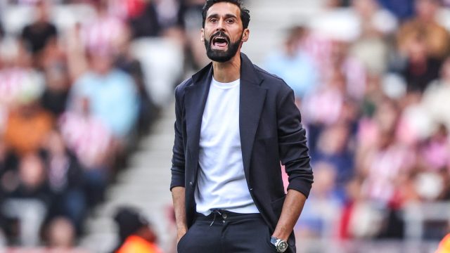 Alvaro Arbeloa manager of Fulham gives his team instructions during the Premier League match Sunderland vs Fulham at Stadium Of Light, Sunderland, United Kingdom on 30 August 202 — Photo by operations@newsimages.co.uk