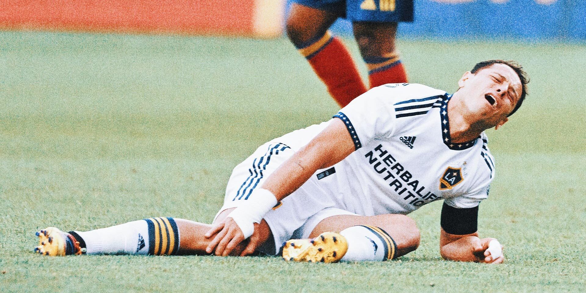 LA Galaxy's Chicharito undergoes season-ending surgery on right knee