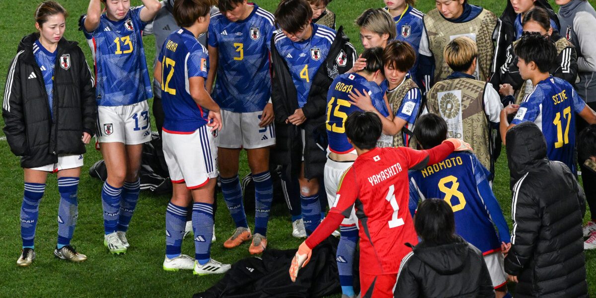 Japan's players react after defeat during the Australia and New Zealand 2023 Women's World Cup quarter-final football match between Japan and Sweden at Eden Park in Auckland on August 11, 2023. (Photo by Saeed KHAN / AFP)