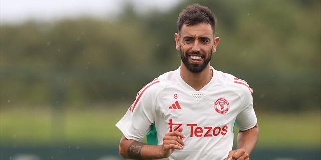 Man Utd confirm Fernandes as new club captain to replace Maguire