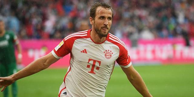 Bayern Munich v Augsburg - Bundesliga LIVE