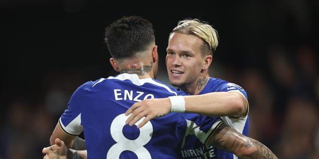 Mudryk finally scores as Chelsea secure first league win since August