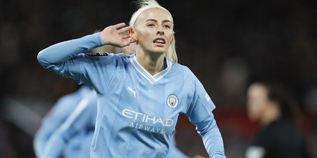 Man City hold on against United to win dramatic Women's Super League clash