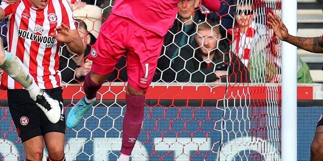 Tottenham close to agreement with Brentford goalkeeper David Raya