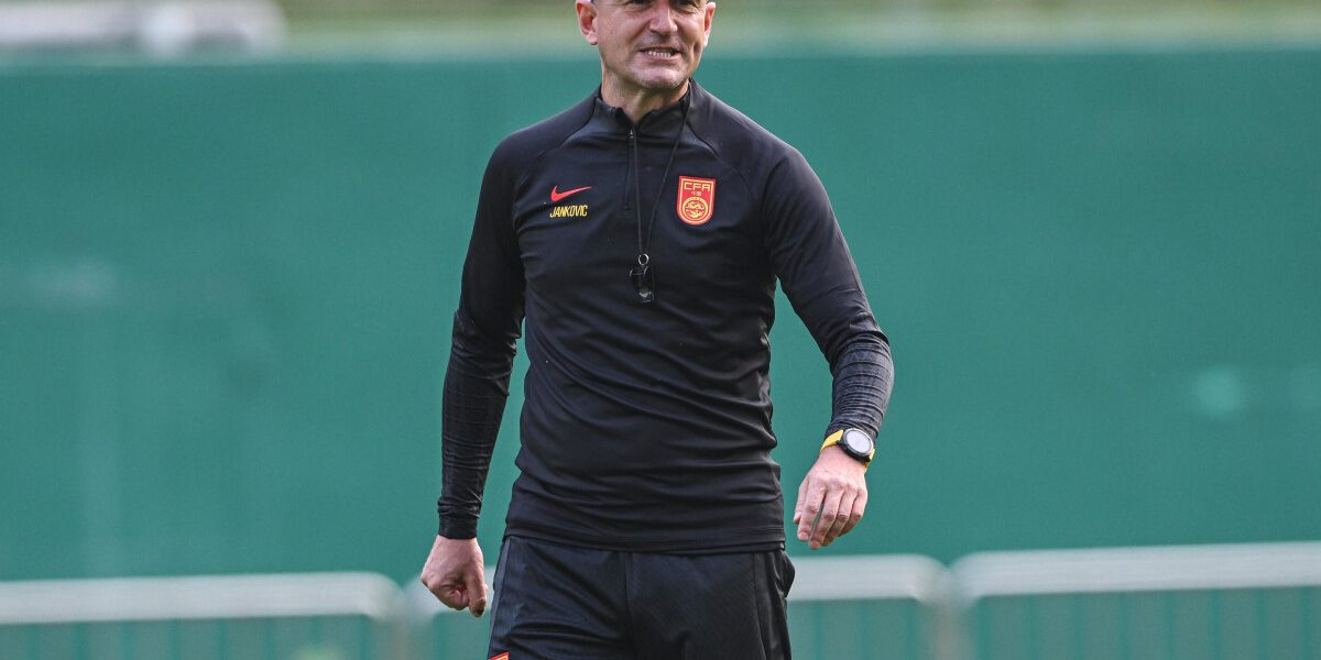 GUANGZHOU, CHINA - MARCH 18: Aleksandar Jankovic, the new head coach of China Men's National Football Team, leads the training session in Guangzhou, China on March 18, 2023. John Ricky / Anadolu Agency (Photo by John Ricky / ANADOLU AGENCY / Anadolu Agency via AFP)