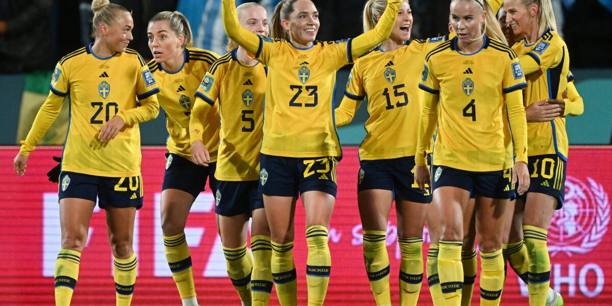 Sweden's forward #15 Rebecca Blomkvist (4th R) celebrates scoring her team's first goal during the Australia and New Zealand 2023 Women's World Cup Group G football match between Argentina and Sweden at Waikato Stadium in Hamilton on August 2, 2023. (Photo by Saeed KHAN / AFP)