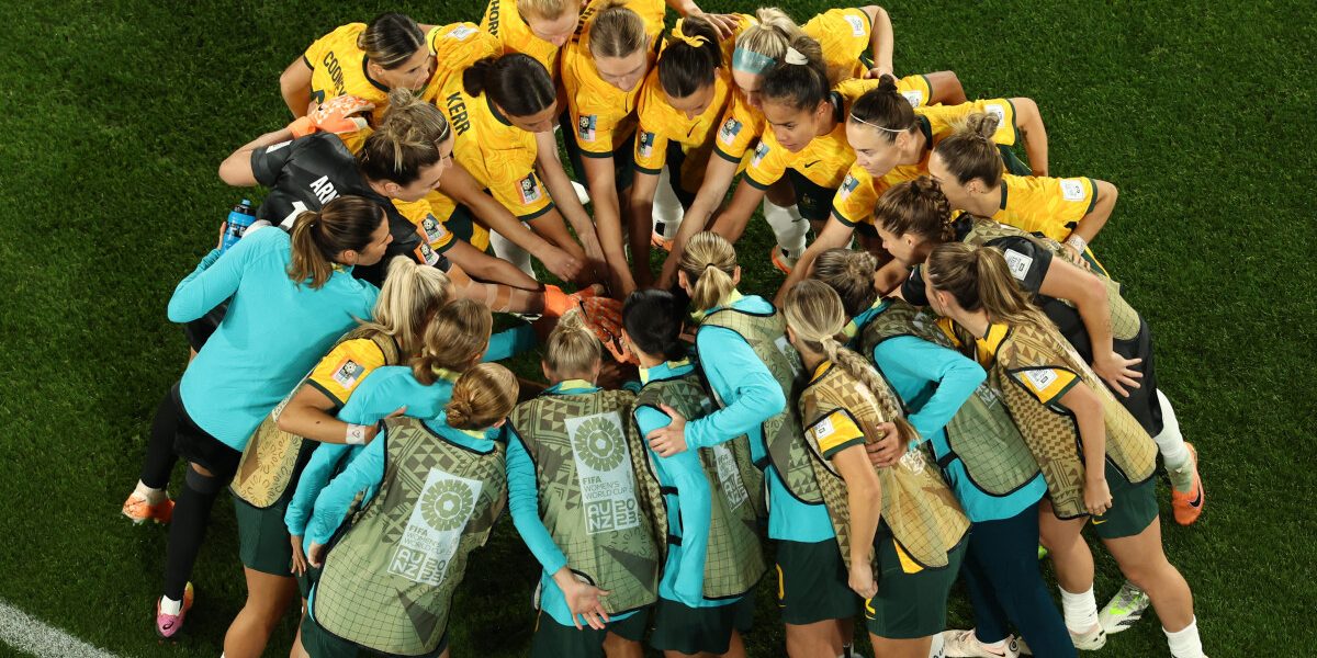 Australia's players huddle before the Australia and New Zealand 2023 Women's World Cup semi-final football match between Australia and England at Stadium Australia in Sydney on August 16, 2023. (Photo by DAVID GRAY / AFP)