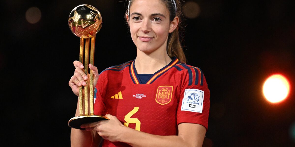 Spain's midfielder #06 Aitana Bonmati poses after receiving the 'Golden Ball' award after winning the Australia and New Zealand 2023 Women's World Cup final football match between Spain and England at Stadium Australia in Sydney on August 20, 2023. (Photo by WILLIAM WEST / AFP)