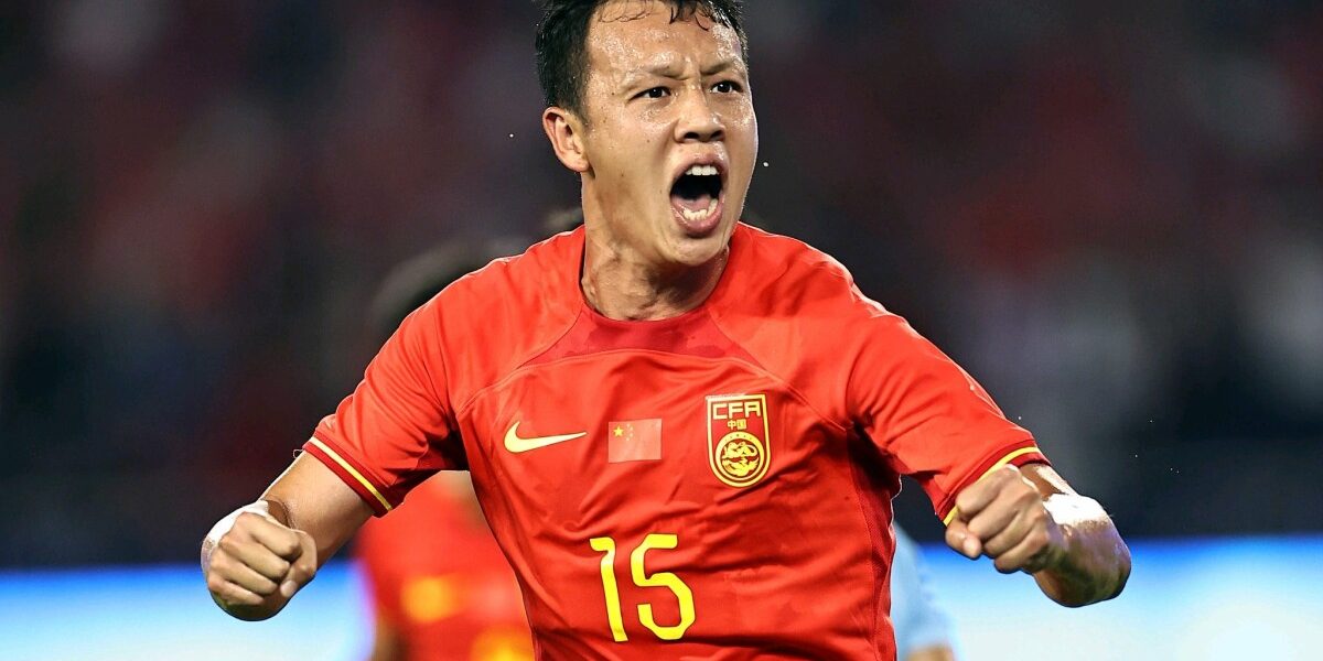 Resounding starts for China PR, Korea Republic