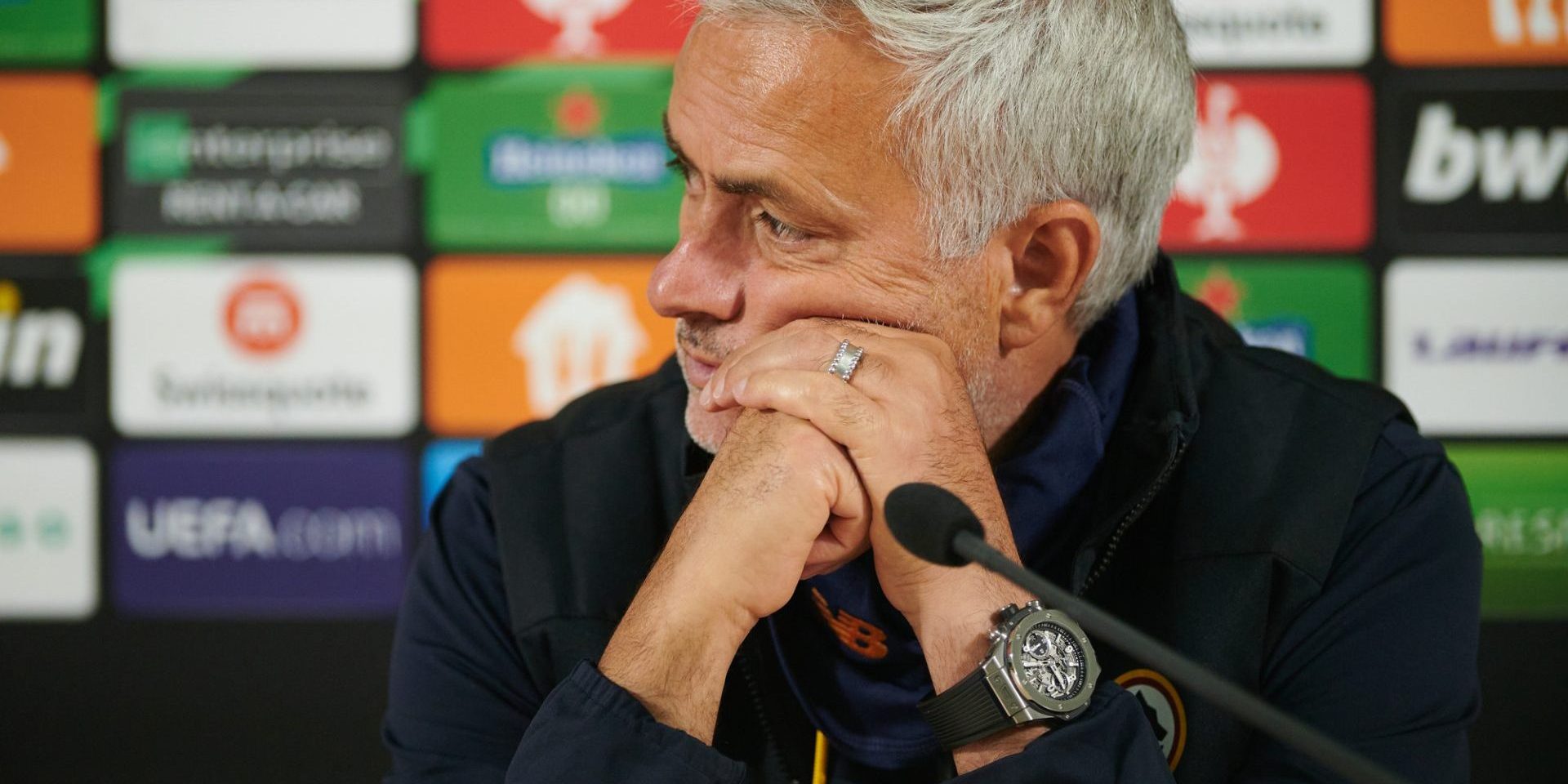 Jose Mourinho's Laptop Protest Earns Yellow Card in Fenerbahce's Win Over Antalyaspor