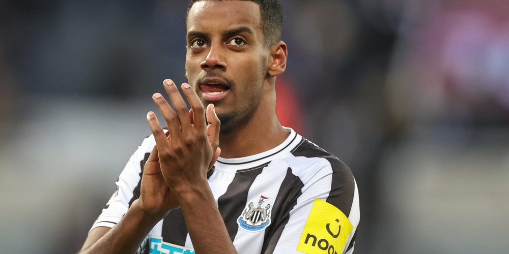 Alexander Isak #14 of Newcastle United applauds the home fans after the Premier League match Newcastle United vs Fulham at St. James's Park, Newcastle, United Kingdom, 15th January 202 — Photo by operations@newsimages.co.uk
