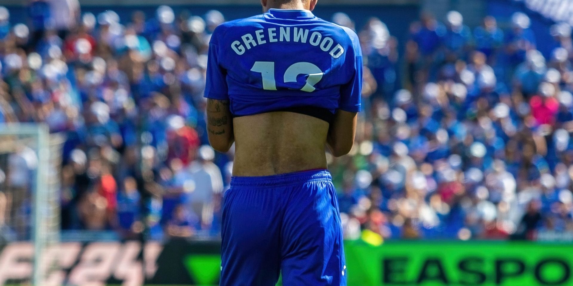 Madrid, Spain September 30, 2023: League match between Getafe F. C and Villareal. Football players. Villareal soccer player with the ball. Mason Greenwood. — Photo by Musiu0
