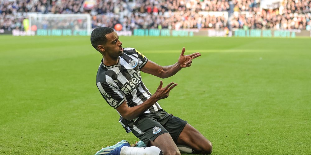 Alexander Isak of Newcastle United celebrates his goal to make it 1-0 during the Premier League match Newcastle United vs Nottingham Forest at St. James's Park, Newcastle, United Kingdom, 26th December 202 — Photo by operations@newsimages.co.uk