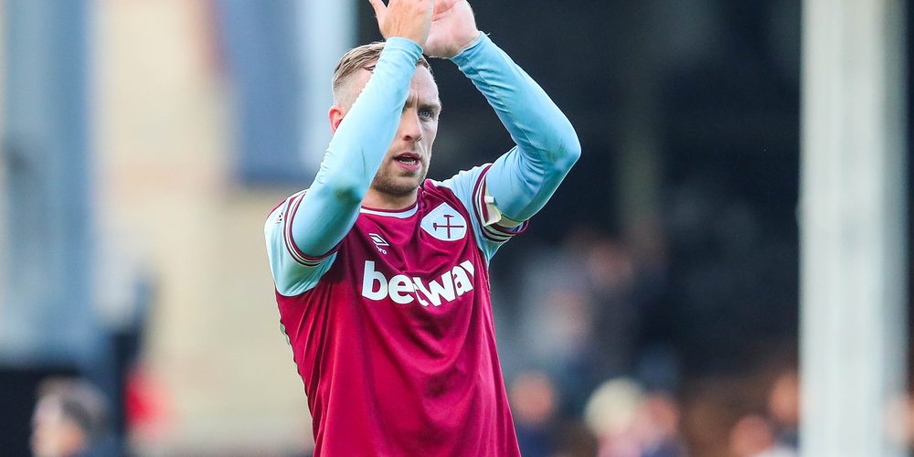 Jarrod Bowen of West Ham United acknowledges the fans after the teams victory following the Premier League match Fulham vs West Ham United at Craven Cottage, London, United Kingdom, 14th September 2024 — Photo by operations@newsimages.co.uk