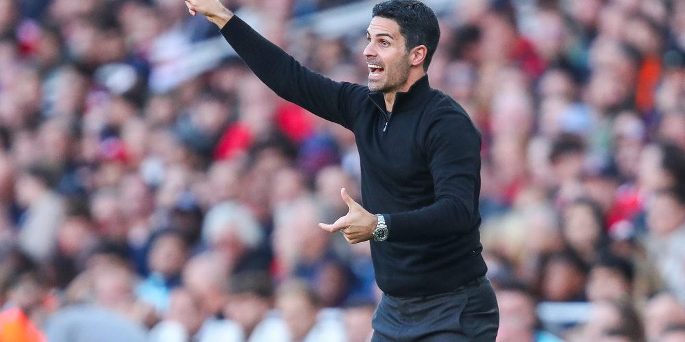 Mikel Arteta of Arsenal gives the team instructions during the Premier League match Arsenal vs Southampton at Emirates Stadium, London, United Kingdom, 5th October 202 — Photo by operations@newsimages.co.uk