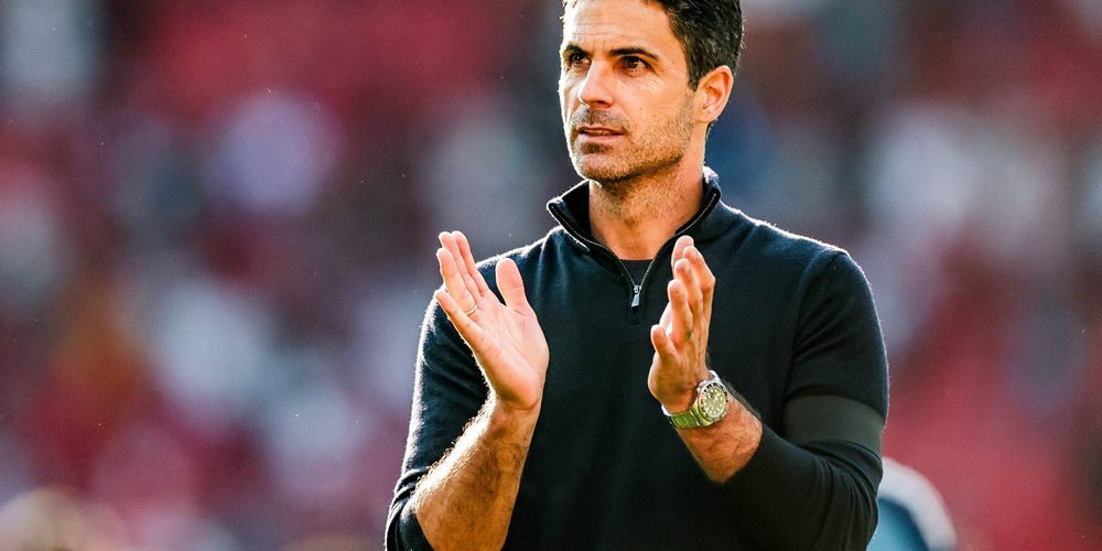 Mikel Arteta of Arsenal acknowledges the fans after the teams victory following the Premier League match Manchester United vs Arsenal at Old Trafford, Manchester, United Kingdom, 17th August 2025 — Photo by operations@newsimages.co.uk