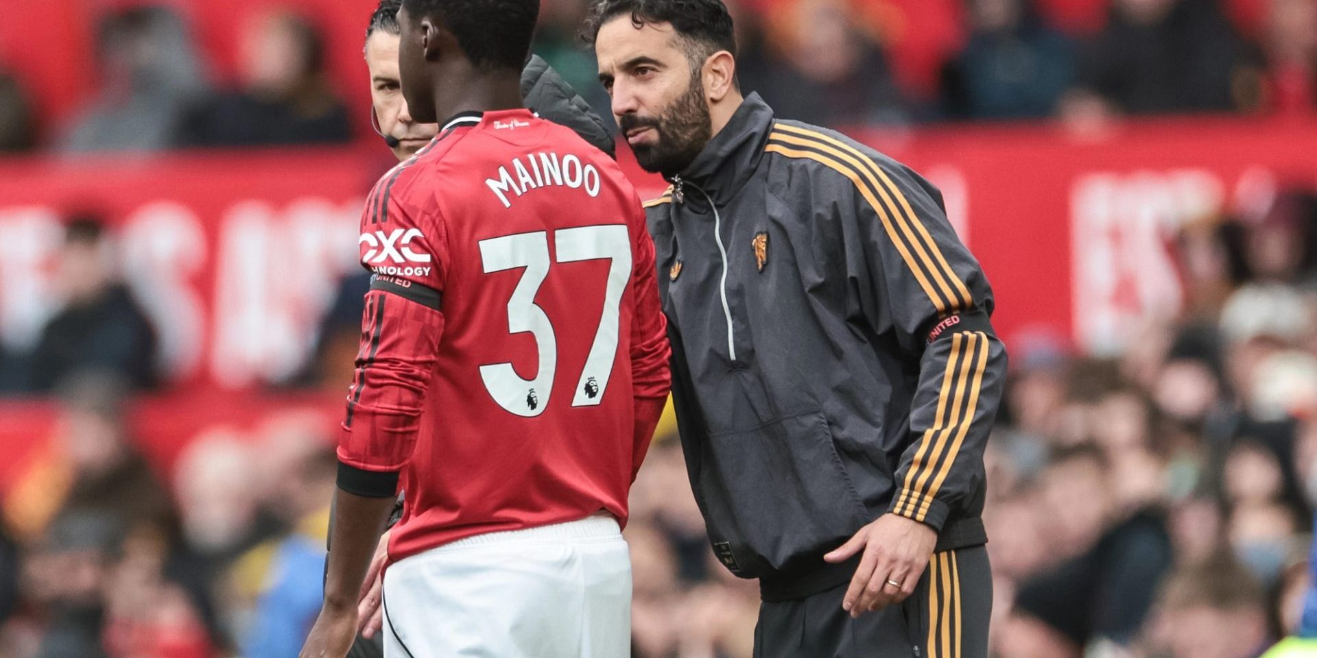 Ruben Amorim manager of Manchester United gives instructions to Kobbie Mainoo of Manchester United before he comes on during the Premier League match Manchester United vs Sunderland at Old Trafford, Manchester, United Kingdom, 4th October 2025 — Photo by operations@newsimages.co.uk