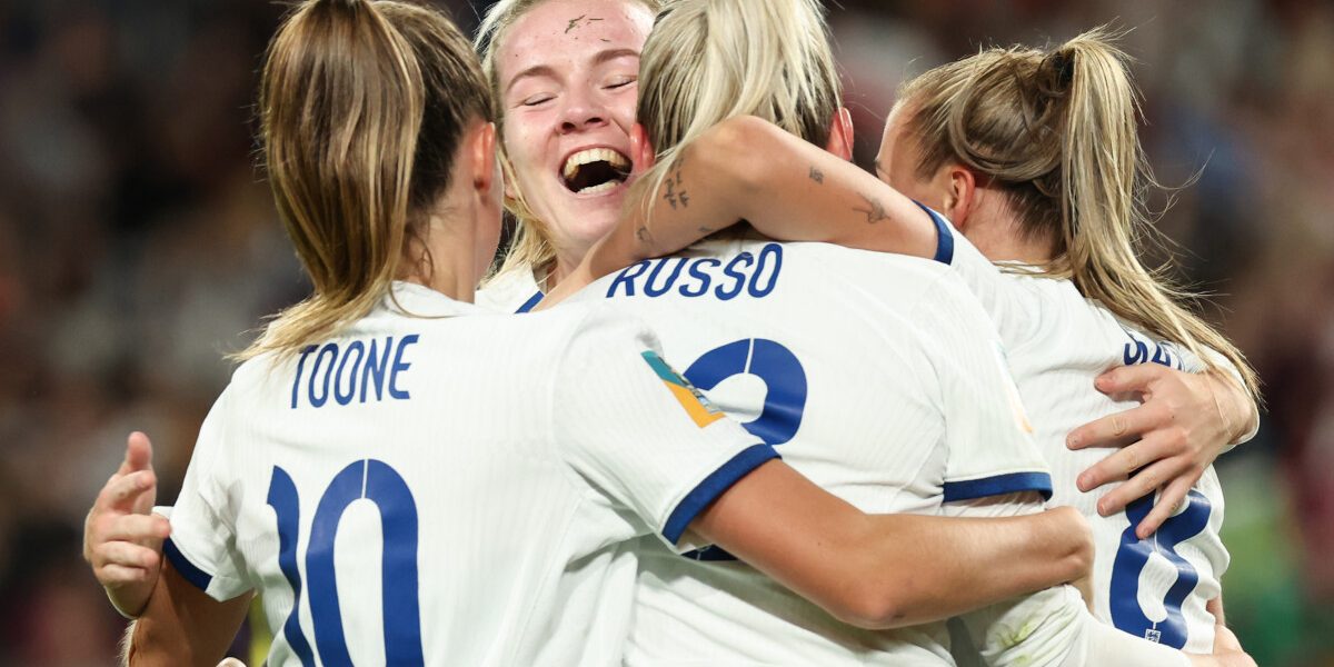 England's forward #23 Alessia Russo celebrates with teammates after scoring a goal during the Australia and New Zealand 2023 Women's World Cup quarter-final football match between Colombia and England at Stadium Australia in Sydney on August 12, 2023. (Photo by STEVE CHRISTO / AFP)