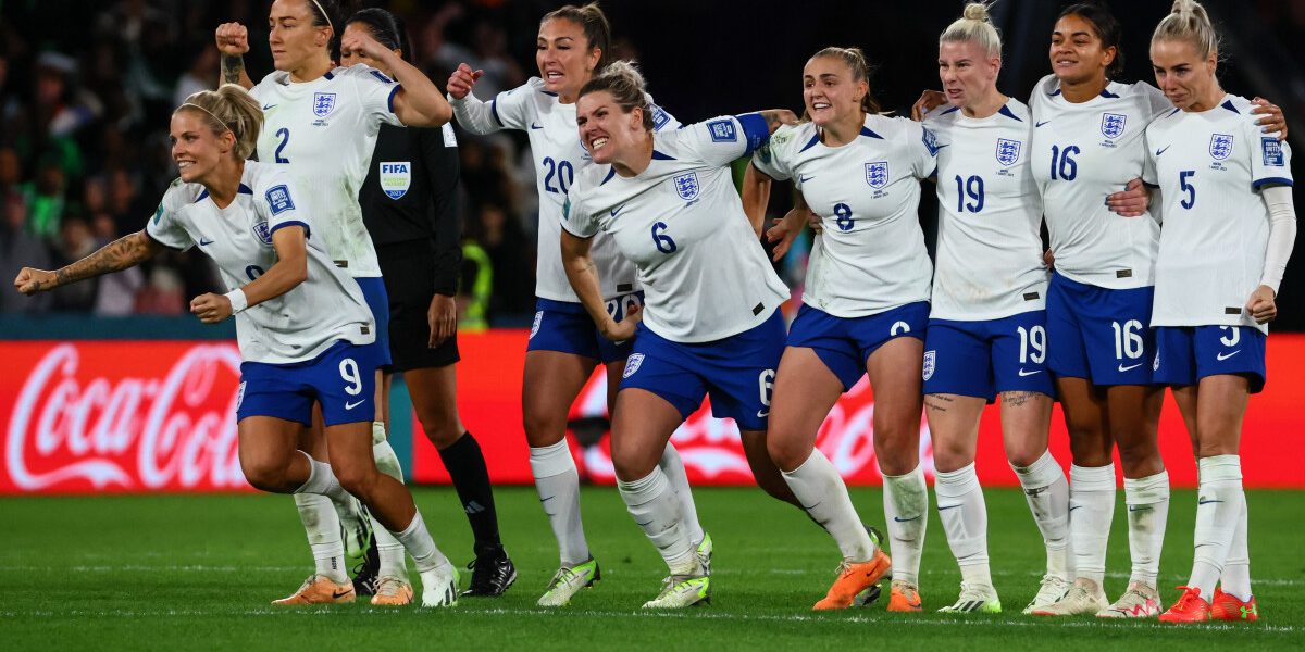 England's players celebrate their victory after a penalty shoot-out during the Australia and New Zealand 2023 Women's World Cup round of 16 football match between England and Nigeria at Brisbane Stadium in Brisbane on August 7, 2023. (Photo by Patrick Hamilton / AFP)