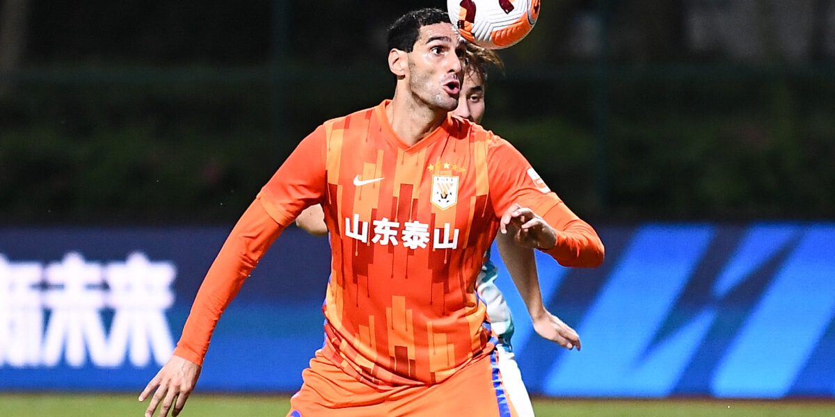 (220612) -- HAIKOU, June 12, 2022 (Xinhua) -- Marouane Fellaini (Front) of Shandong Taishan competes during a 2022 season Chinese Football Association Super League (CSL) match between Guangzhou City and Shandong Taishan in Haikou, south China's Hainan Province, June 12, 2022. (Xinhua/Hu Zhixuan) (Photo by Hu Zhixuan / XINHUA / Xinhua via AFP)