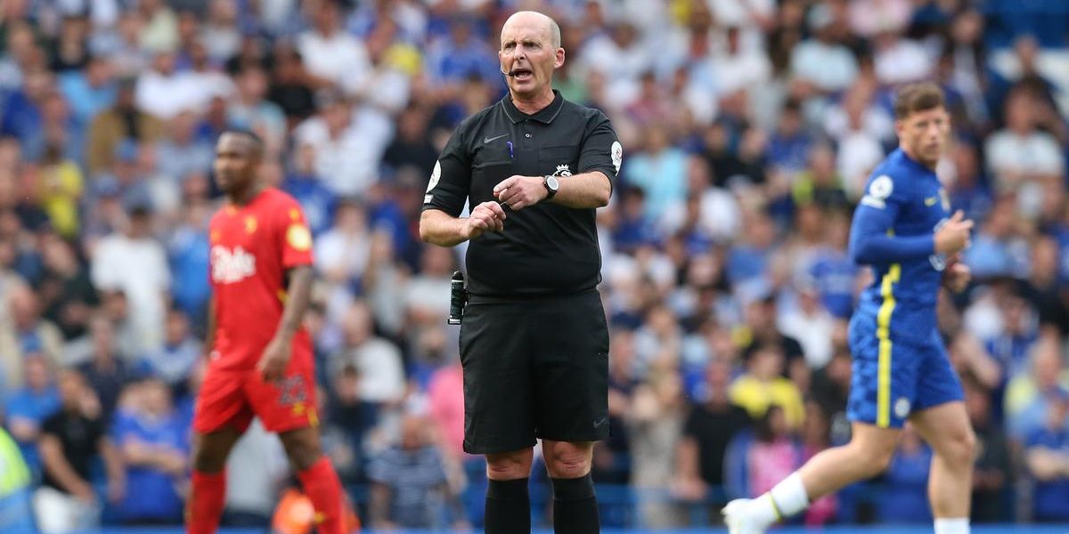 Former referee Mike Dean says he avoided VAR call during Chelsea vs Tottenham to save official ‘more grief’
