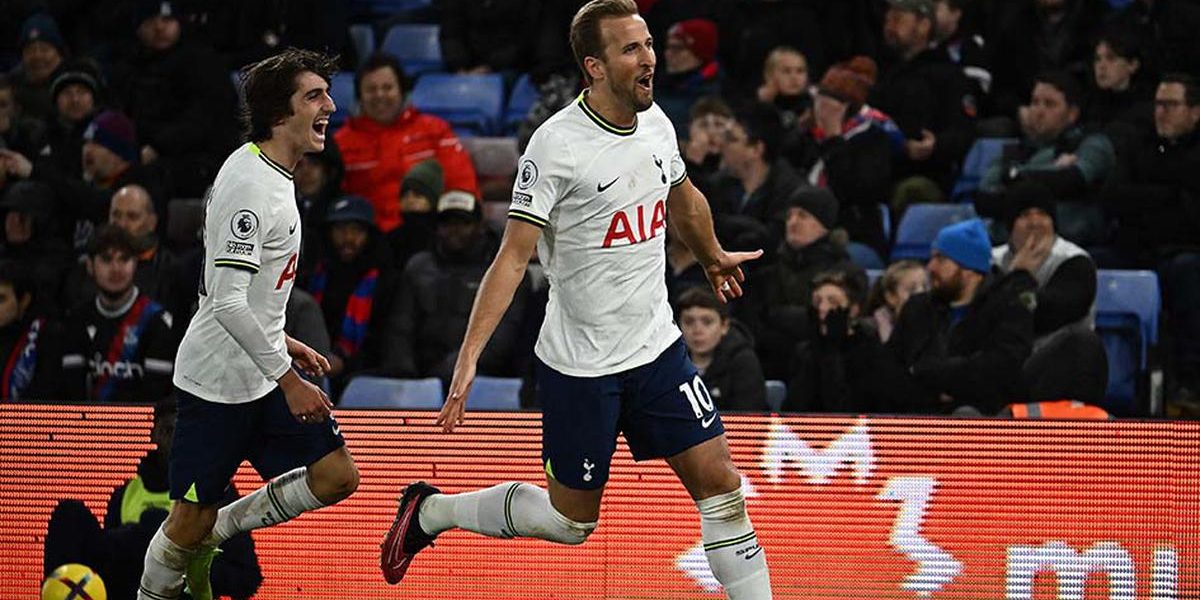 Kane ‘totally committed’ to Tottenham, says Postecoglou