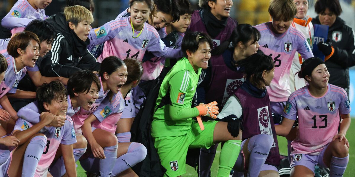 Japan players celebrate their vicotry after the end of the Australia and New Zealand 2023 Women's World Cup round of 16 football match between Japan and Norway at Wellington Regional Stadium in Wellington on August 5, 2023. (Photo by Marty MELVILLE / AFP)