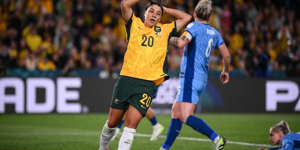 Australia's forward #20 Sam Kerr reacts to a missed chance during the Australia and New Zealand 2023 Women's World Cup semi-final football match between Australia and England at Stadium Australia in Sydney on August 16, 2023. (Photo by FRANCK FIFE / AFP)