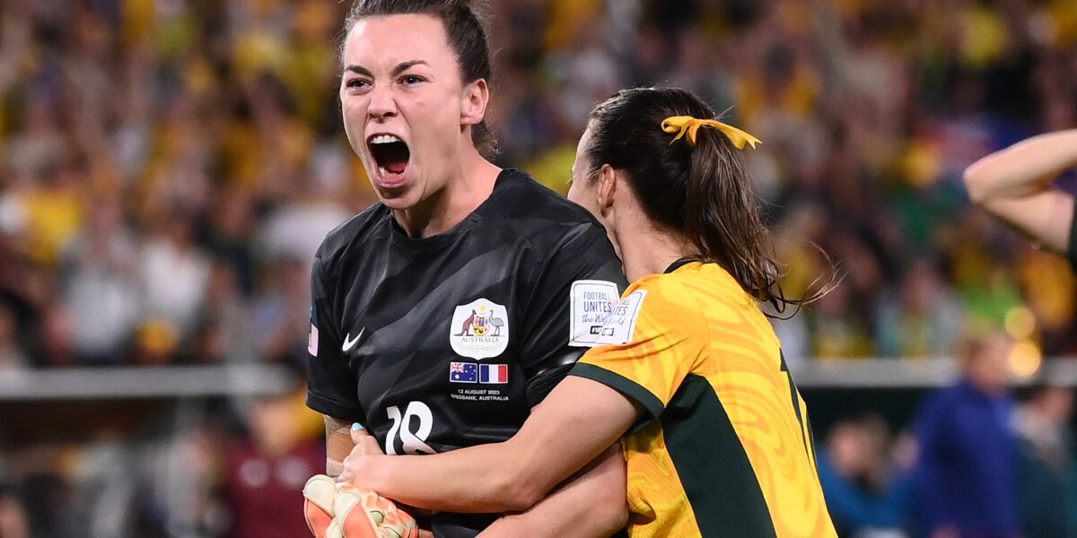 Australia's goalkeeper #18 Mackenzie Arnold is congratulated at the end of the Australia and New Zealand 2023 Women's World Cup quarter-final football match between Australia and France at Brisbane Stadium in Brisbane on August 12, 2023. (Photo by FRANCK FIFE / AFP)