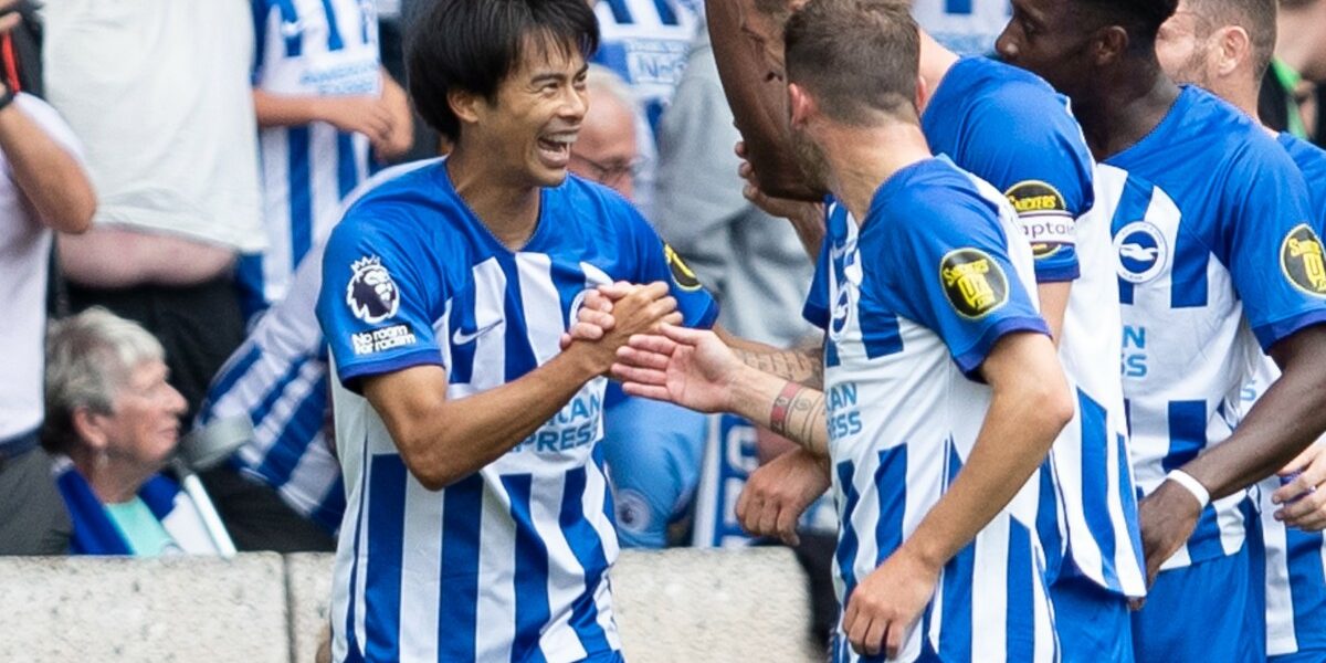 Kaoru Mitoma of Brighton (22) and teammates celebrate scoring their side's first goal of the game during the Premier League match between Wolverhampton Wanderers and Brighton and Hove Albion at Molineux, Wolverhampton on Saturday 19th August 2023. (Photo by Gustavo Pantano/MI News/NurPhoto) (Photo by MI News / NurPhoto / NurPhoto via AFP)