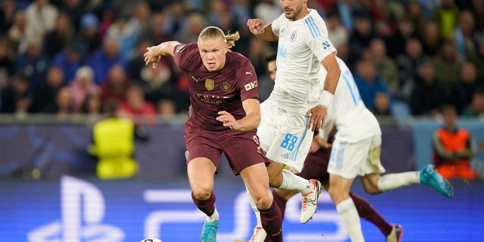 BRATISLAVA, SLOVAKIA - OCTOBER 01: Erling Haaland of Manchester City runs with the ball whilst under pressure from Kyriakos Savvidis of SK Slovan Bratislava during the UEFA Champions League 2024/25 League Phase MD2 match between SK Slovan Bratislava and Manchester City at Tehelne Pole on October 01, 2024 in Bratislava, Slovakia. (Photo by Christian Hofer - UEFA/UEFA via Getty Images)
