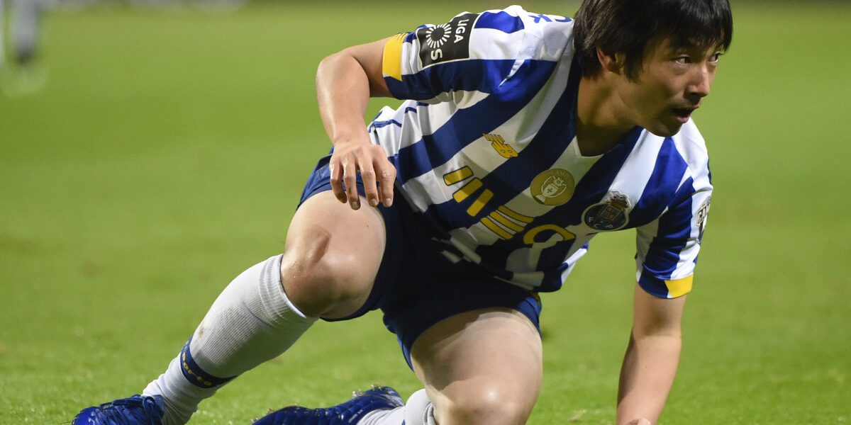 FC Porto's Japanese midfielder Shoya Nakajima gestures during the Portuguese League football match between Porto and Tondela at the Dragao stadium in Porto on December 5, 2020. (Photo by MIGUEL RIOPA / AFP)