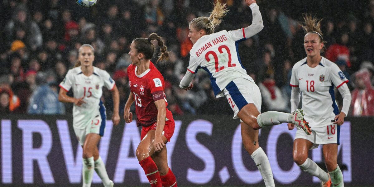 Norway's forward #22 Sophie Roman Haug (2R) and Switzerland's midfielder #13 Lia Walti (2L) fight for the ball during the Australia and New Zealand 2023 Women's World Cup Group A football match between Switzerland and Norway at Waikato Stadium in Hamilton on July 25, 2023. (Photo by Saeed KHAN / AFP)