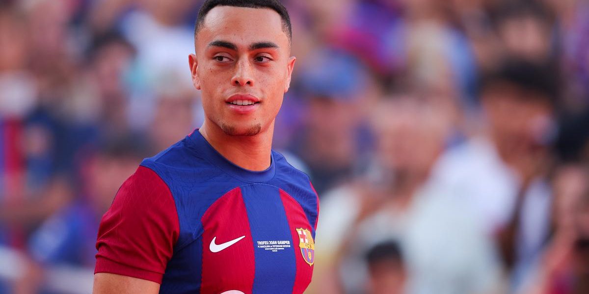 Barcelona’s U.S. defender Dest joins PSV on loan