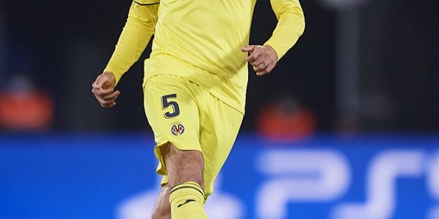 Barcelona turn to cut-price swoop for Villarreal midfielder Dani Parejo