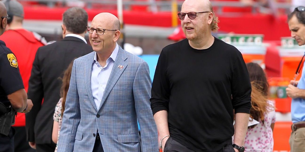 'Glazers Out' banner flown over Tampa stadium