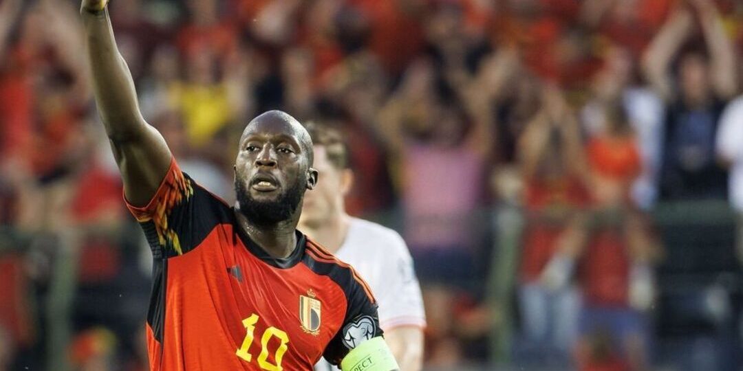 Lukaku gets hero's welcome as Roma complete loan deal with Chelsea